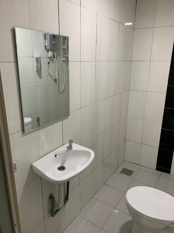 Orange Villa Hotel Near Palm Mall Серембан Екстериор снимка
