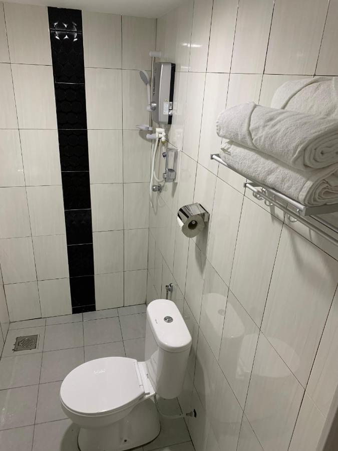 Orange Villa Hotel Near Palm Mall Серембан Екстериор снимка